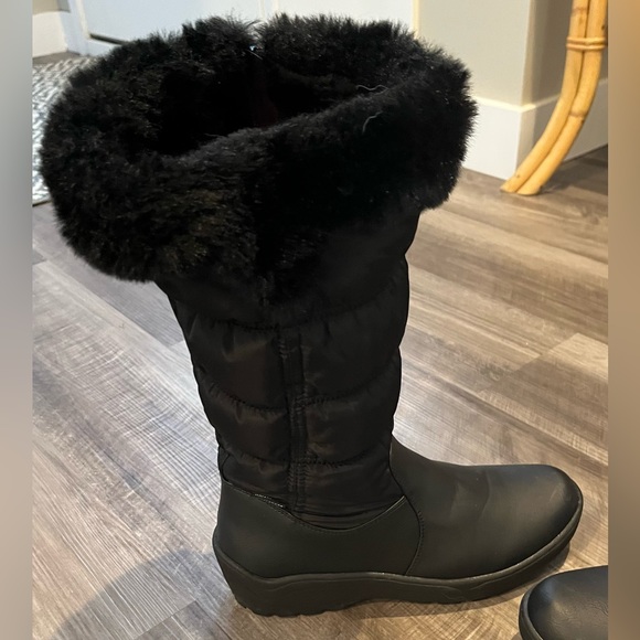 Waterproof faux fur lined boots - new without tags - Picture 2 of 8